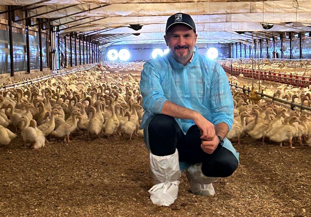 Dr Jose Quinteros visits Pepe's Ducks in January 2024